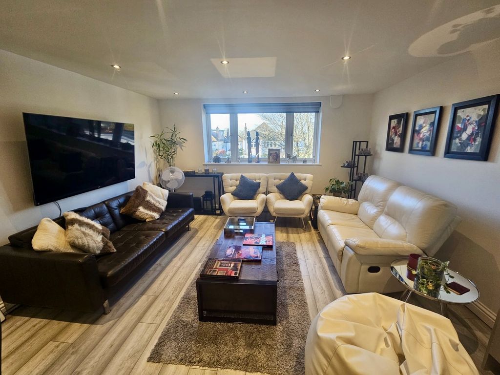 Property photo 2 of 14 Photo 28