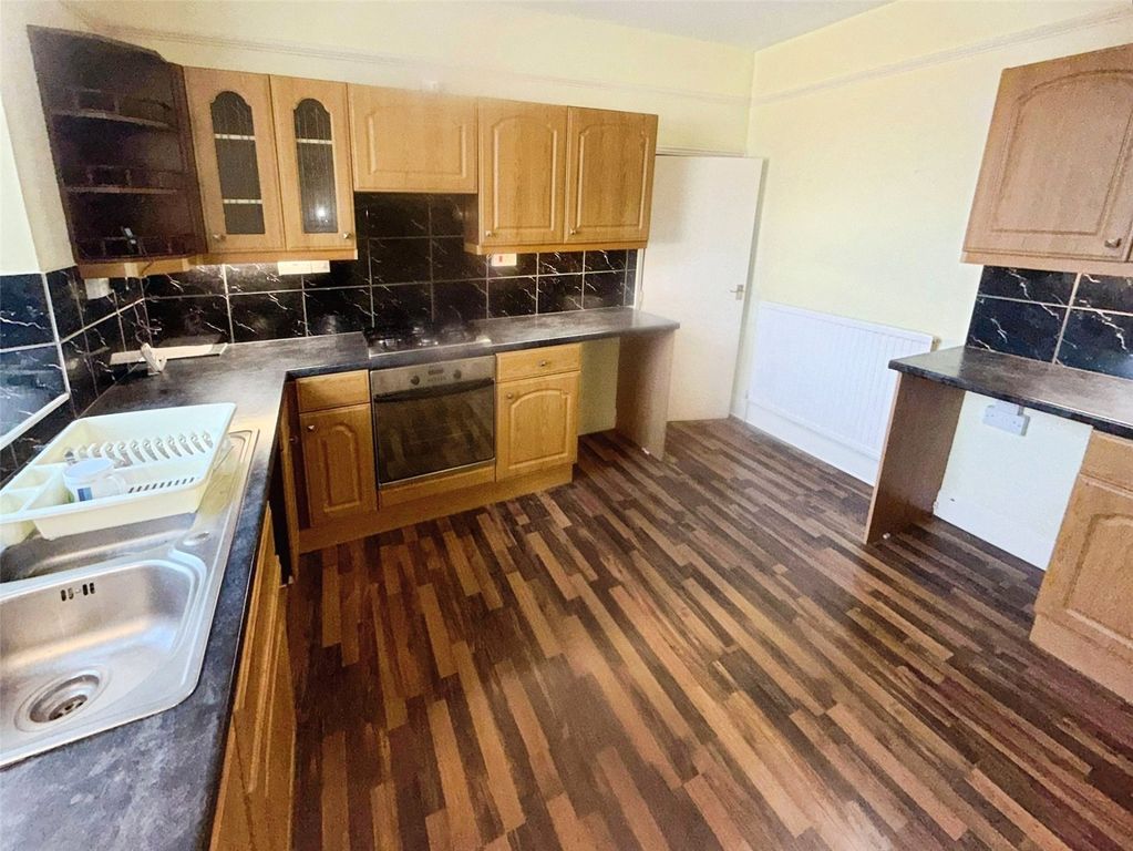 Property photo 2 of 11 Kitchen