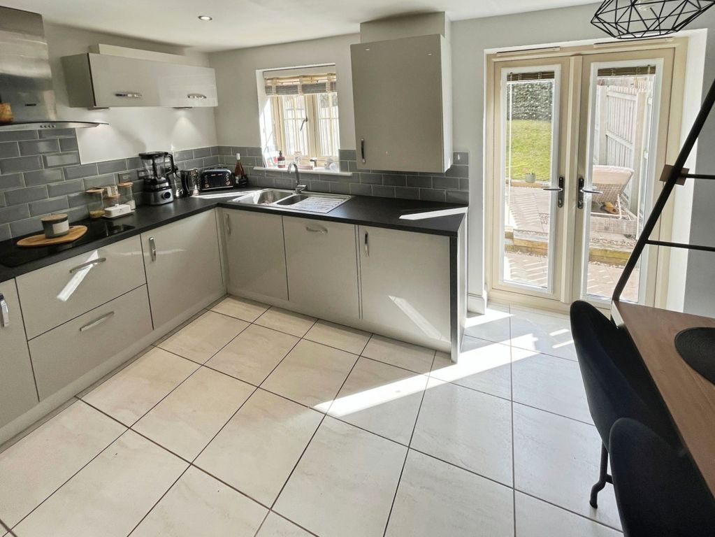 Property photo 2 of 13 Pbox-Kitchen-335893.Jpg
