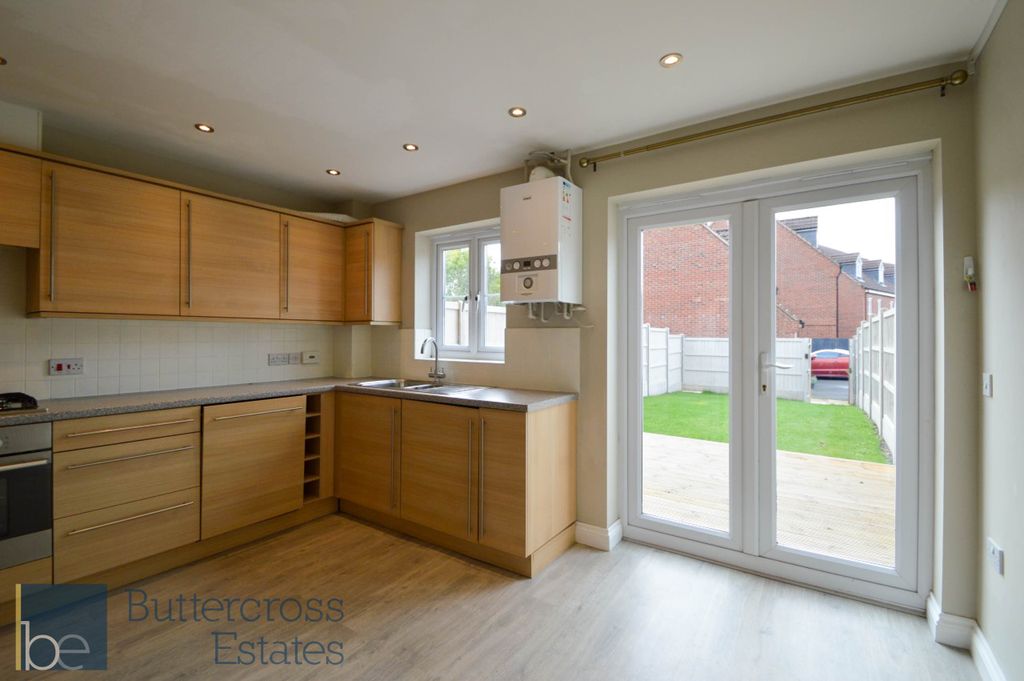 Property photo 3 of 26 Kitchen