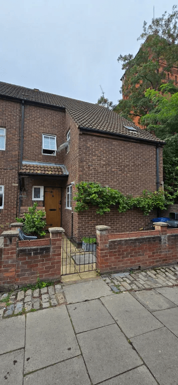 Property photo 1 of 9 3 Bed End Terrace House For Sale Western Road, Ealing W5