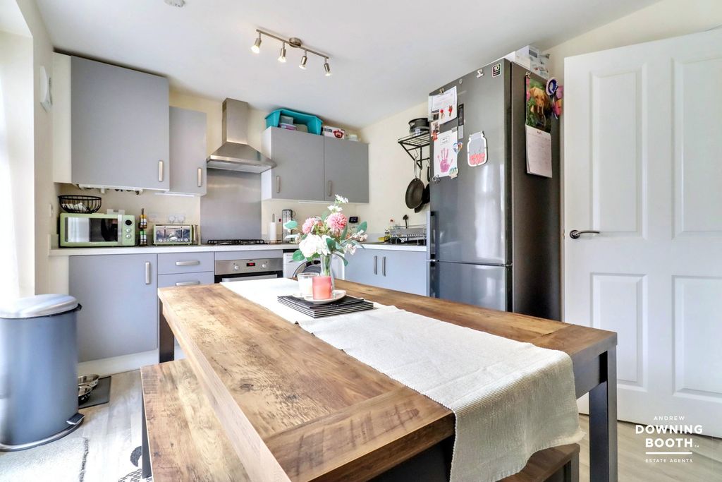 Property photo 2 of 23