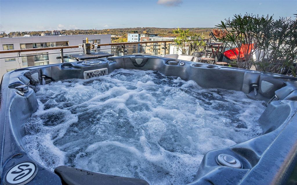 Property photo 3 of 19 Hot Tub
