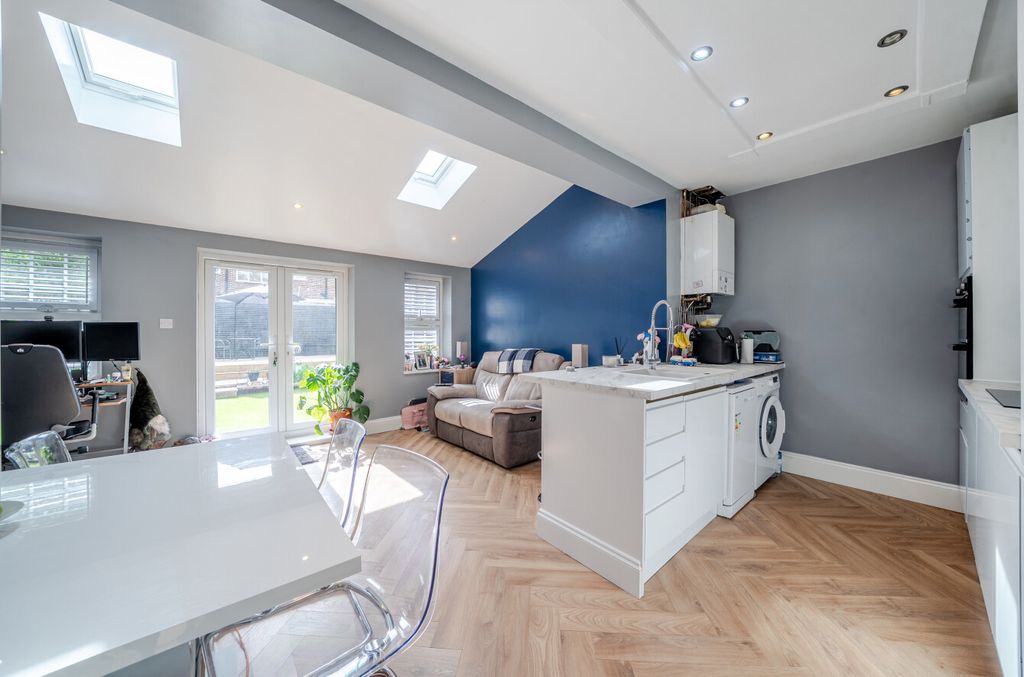 Property photo 2 of 19 1468110-12-6A186F...