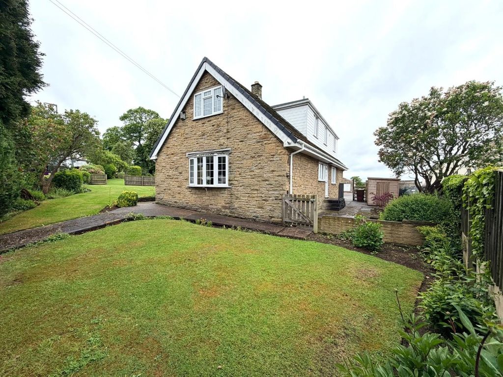 Property photo 2 of 18 Side