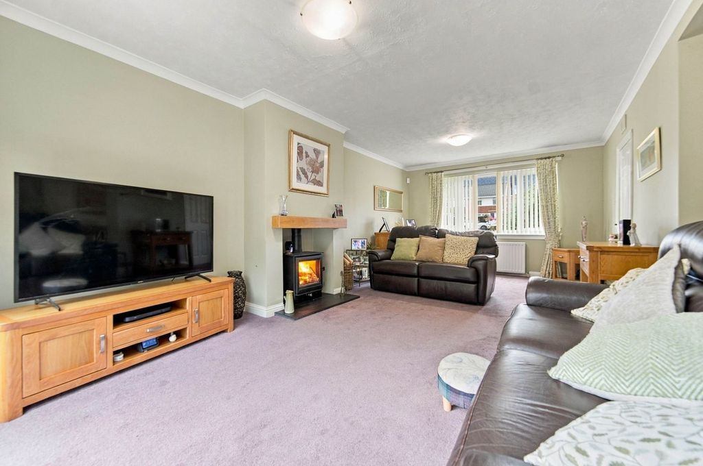 Property photo 2 of 33