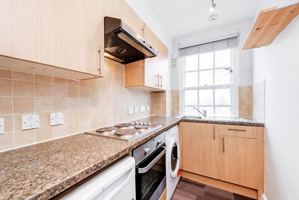 Property photo 3 of 6 Kitchen