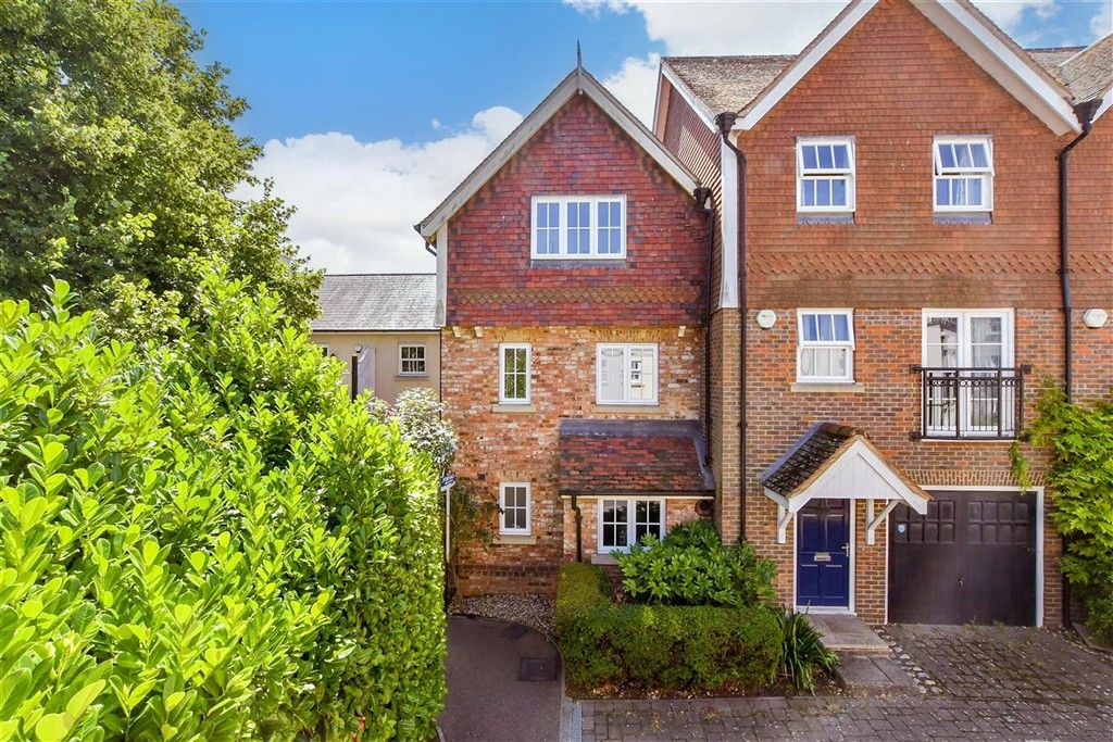 Property photo 2 of 9 External (Web)