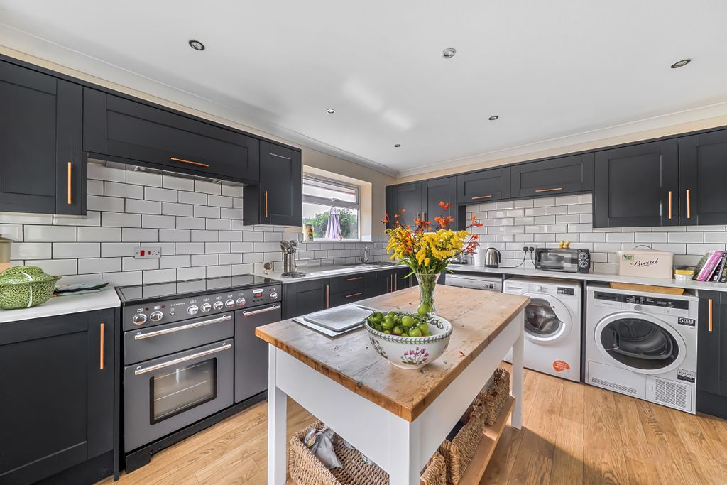 Property photo 3 of 12 1493237-4-6A5A2Fc908c46