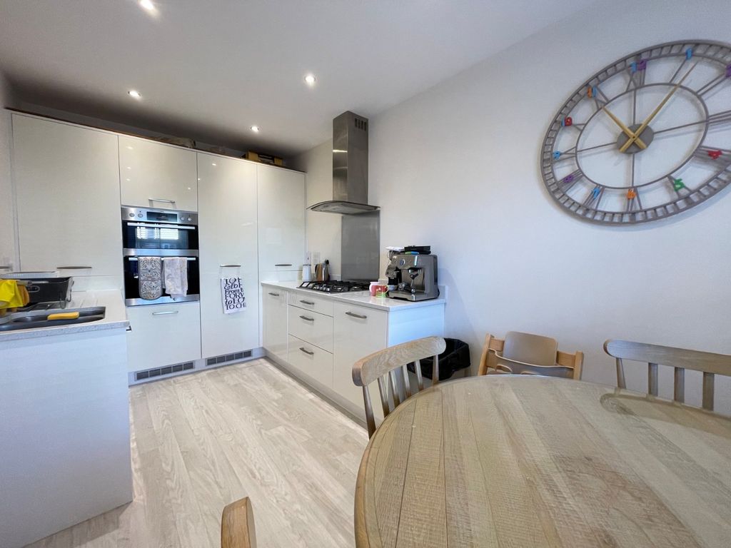 Property photo 2 of 12 Picture No. 09