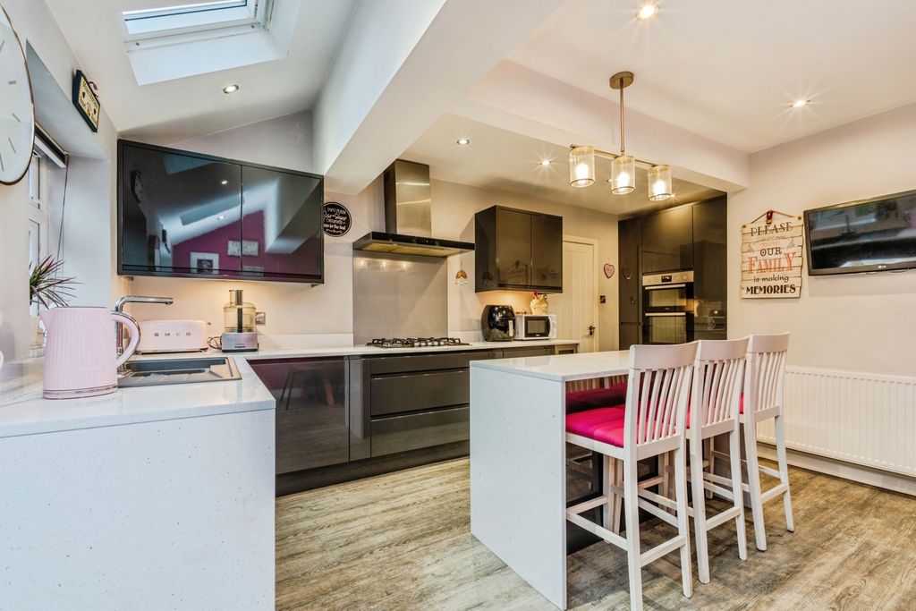 Property photo 3 of 18 Pbox-Img.Jpg