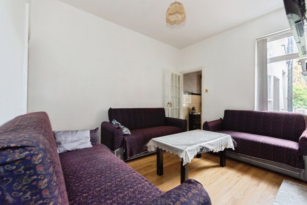 Property photo 2 of 15 Pbox-Img.Jpg