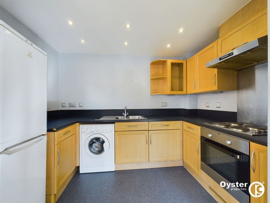 Property photo 2 of 12 Kitchen