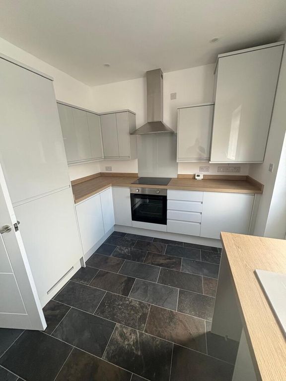 Property photo 2 of 11 Kitchen