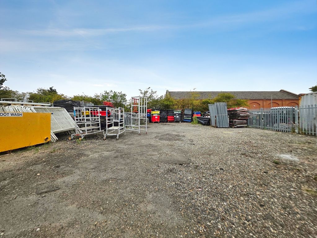 Property photo 1 of 3