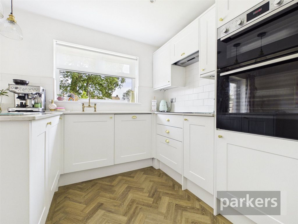 Property photo 2 of 33 Kitchen