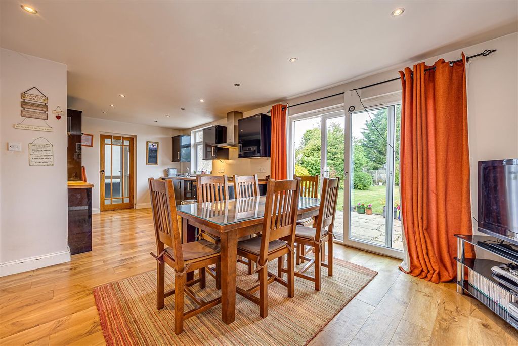Property photo 2 of 20 House-Upper-Pines-Banstead-127.Jpg