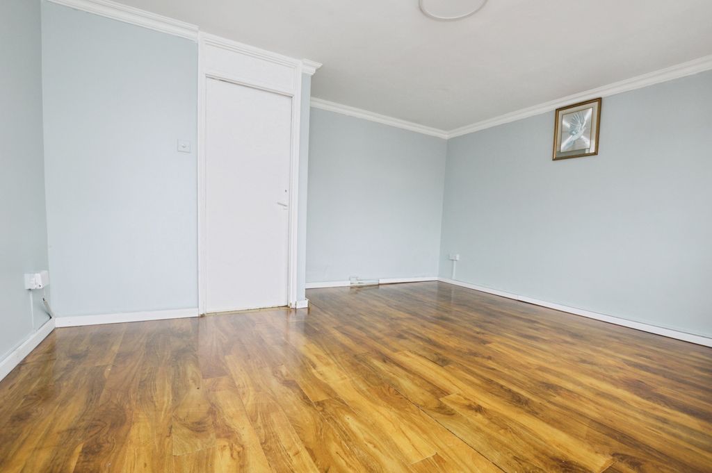 Property photo 3 of 19 Pbox-Img.Jpg