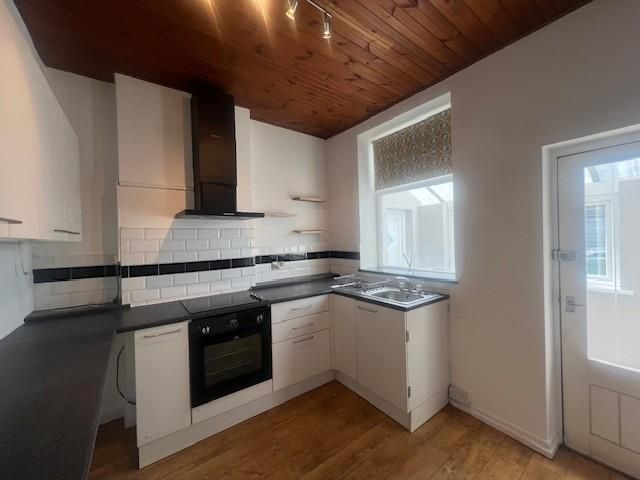 Property photo 3 of 15 Wnr Kitchen.Jpg