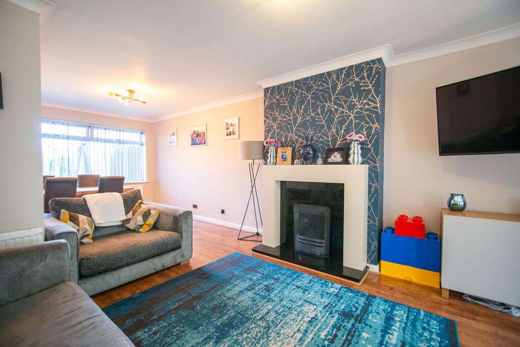 Property photo 2 of 14 Lounge/Dining Room