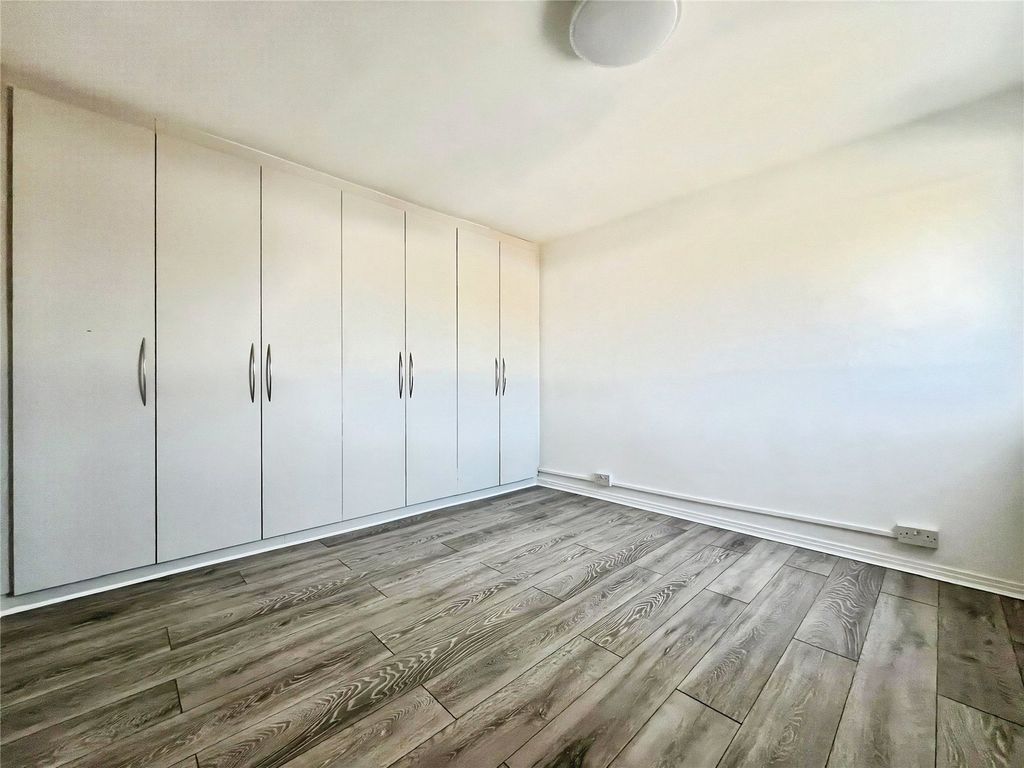 Property photo 3 of 9 Bedroom