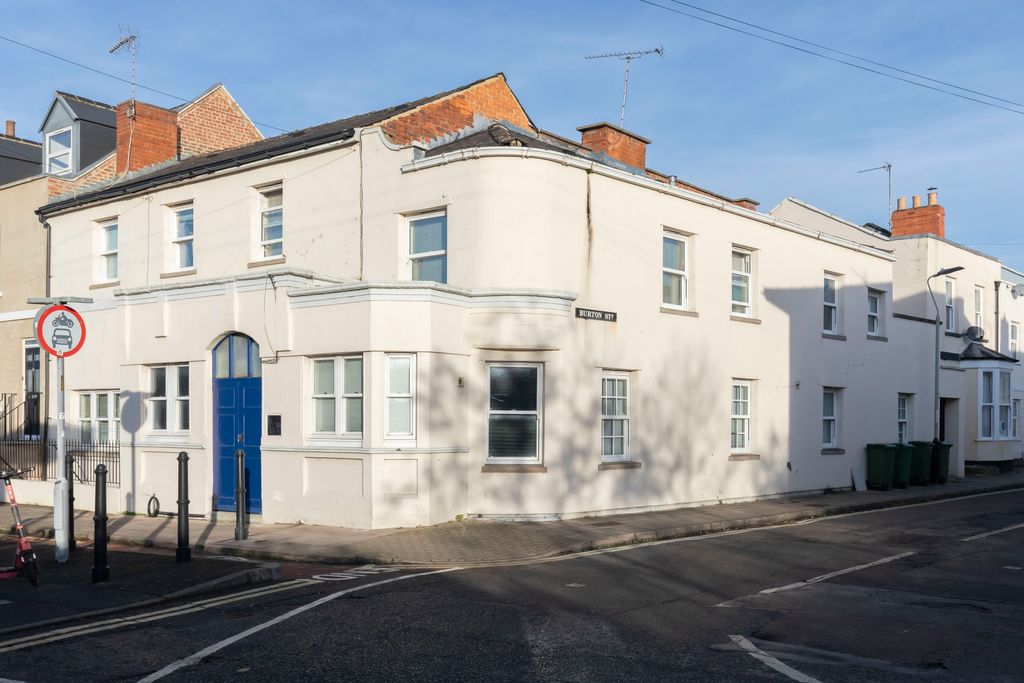 Property photo 2 of 7 Flat 5, Bath House-03