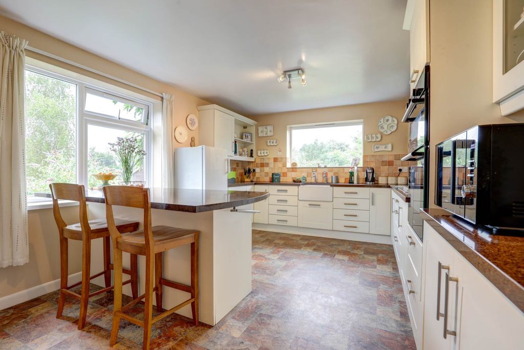 Property photo 2 of 29