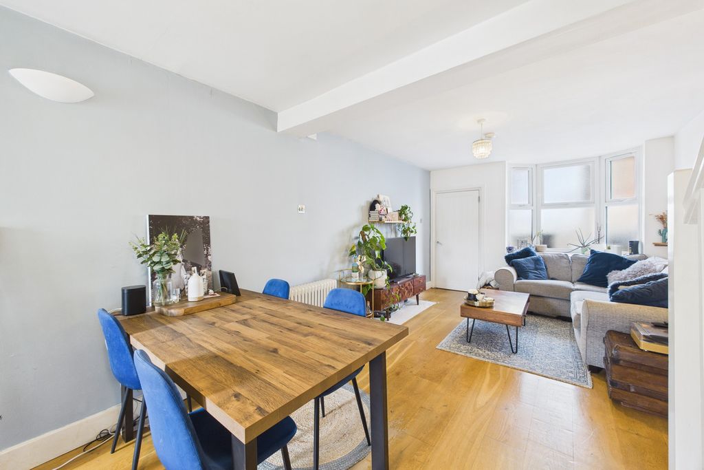 Property photo 3 of 24