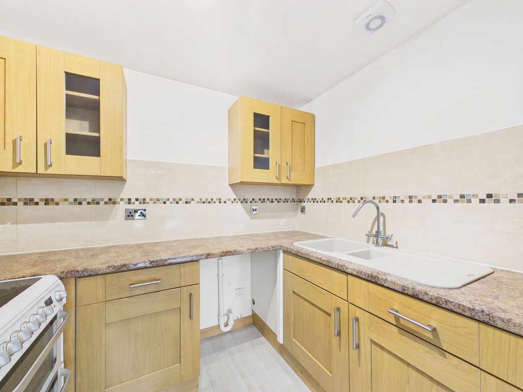 Property photo 3 of 8 Kitchen