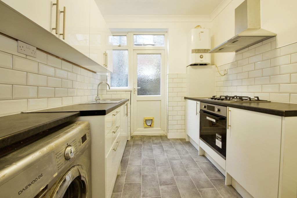 Property photo 1 of 8 Kitchen