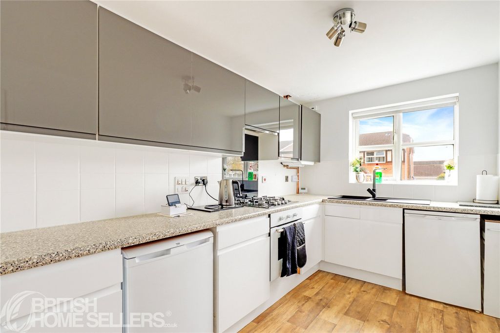 Property photo 2 of 14 Picture No. 18