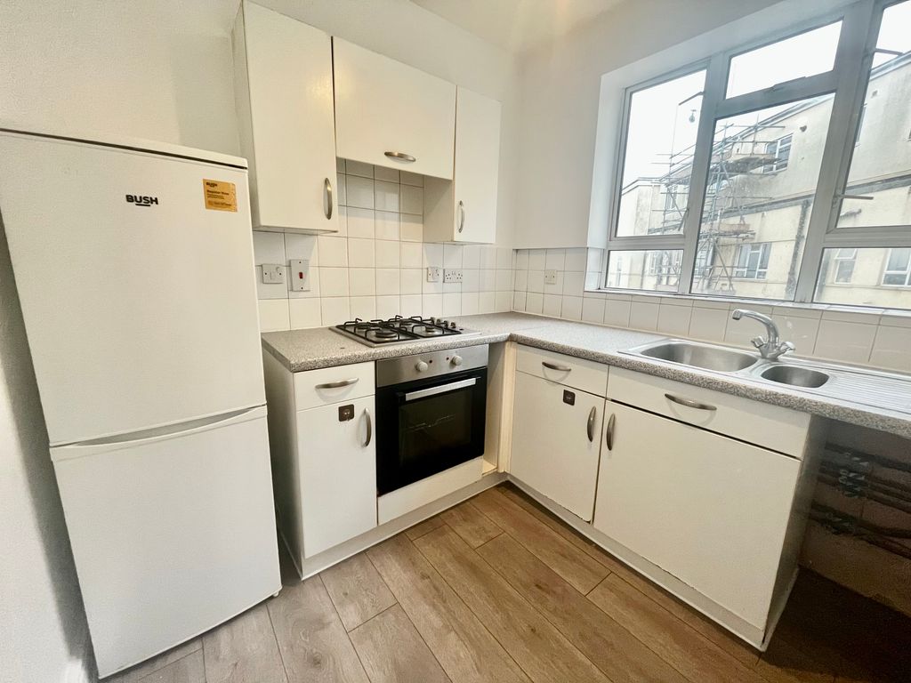 Property photo 2 of 11 Kitchen