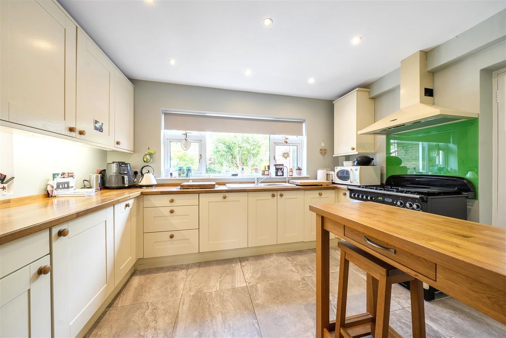 Property photo 2 of 19 Kitchen