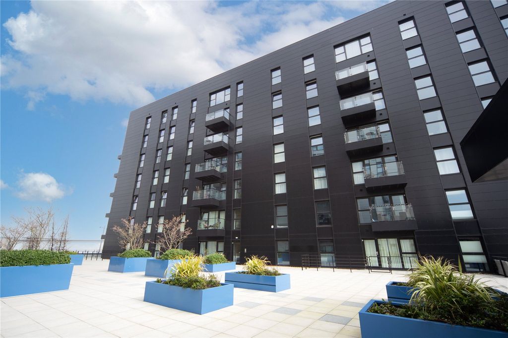 Property photo 2 of 18 Picture No. 16