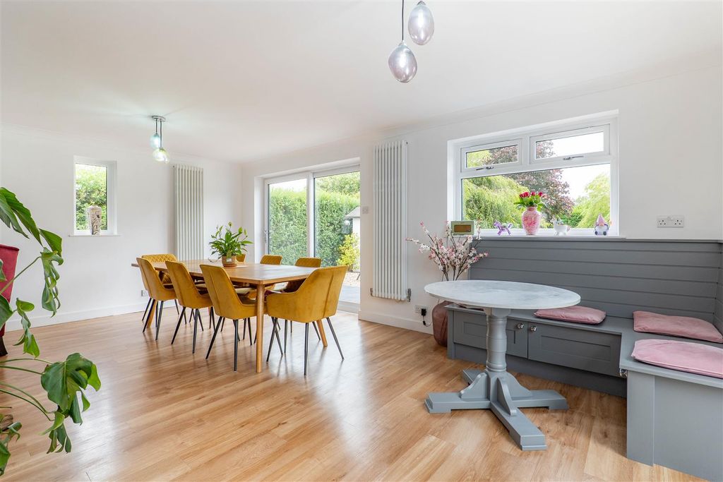 Property photo 2 of 39 Dining Room/Sung
