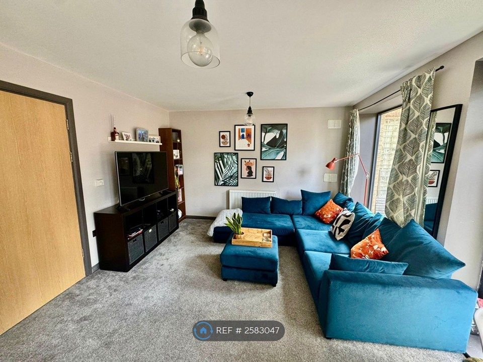Property photo 1 of 10 Lounge