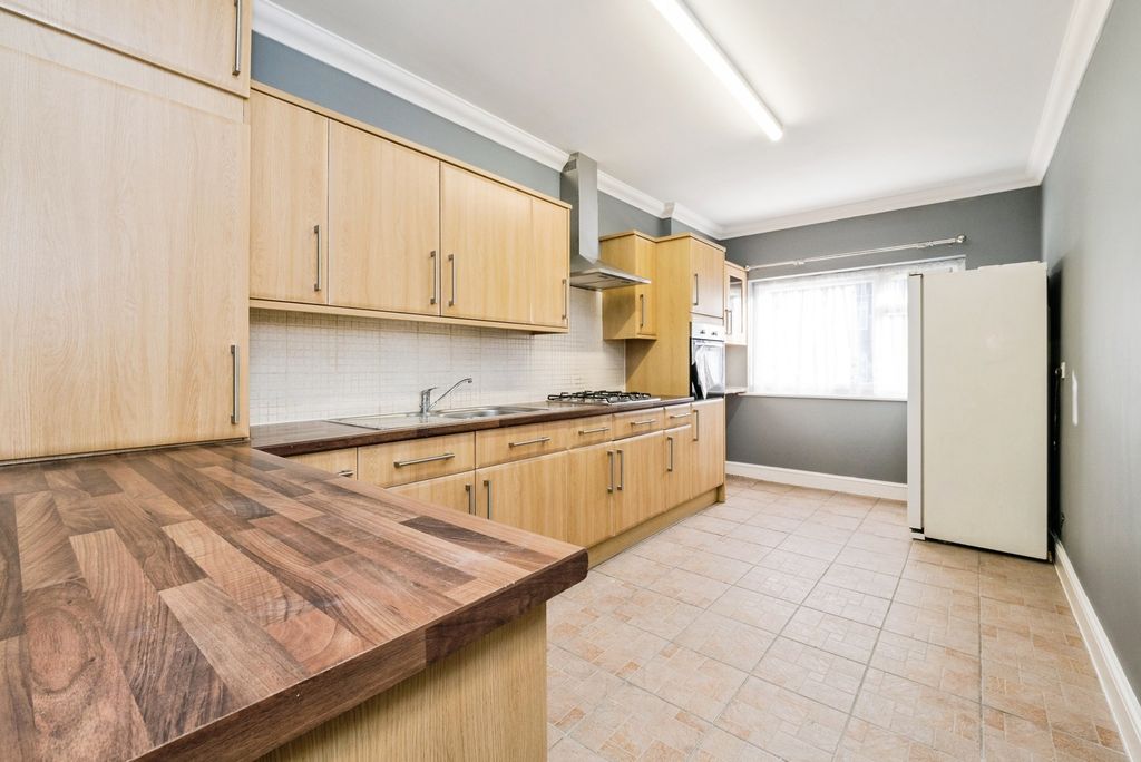 Property photo 3 of 18 Pbox-Img.Jpg