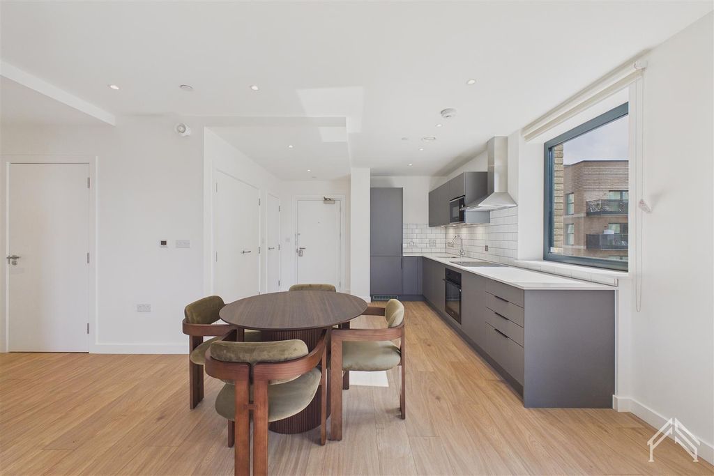 Property photo 3 of 18 2.Jpg