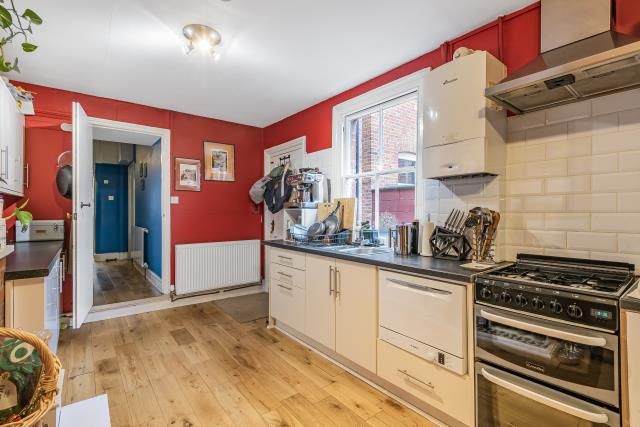 Property photo 3 of 10 Kitchen