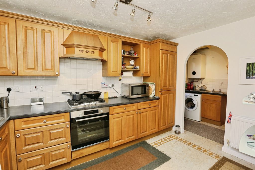 Property photo 3 of 19