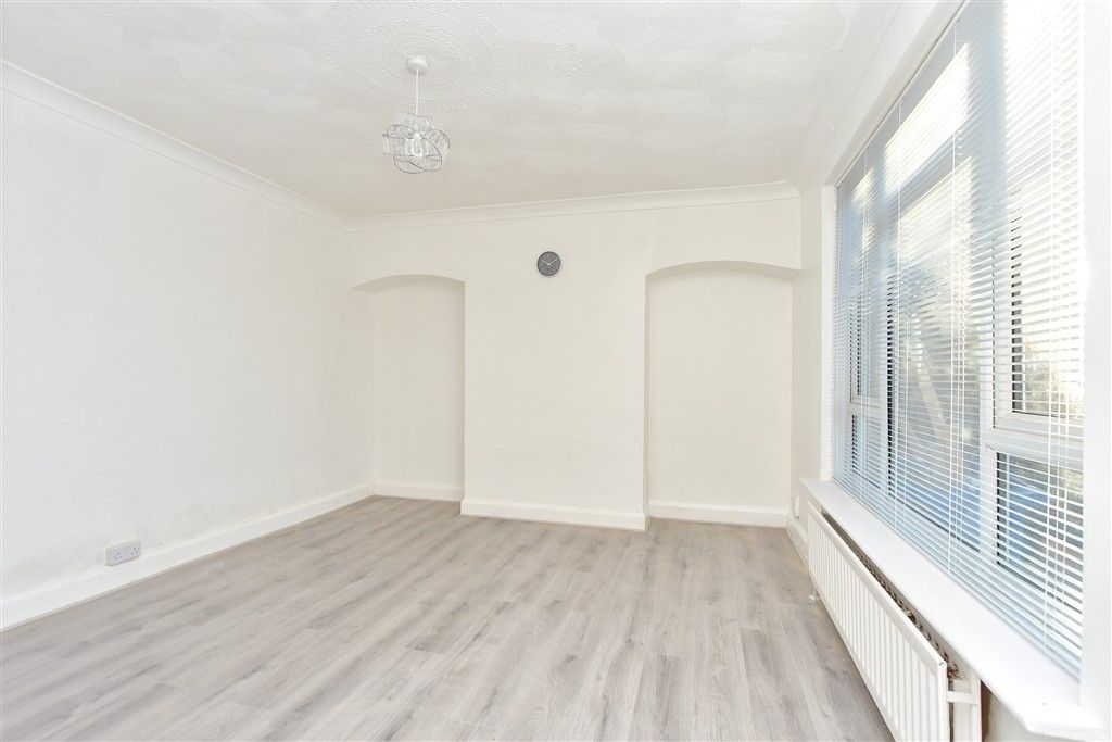 Property photo 3 of 13 Lounge