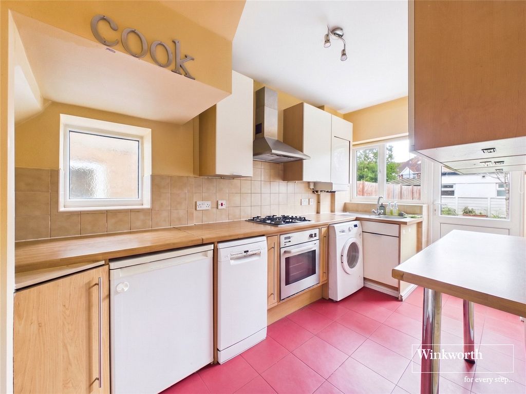 Property photo 3 of 10 Kitchen