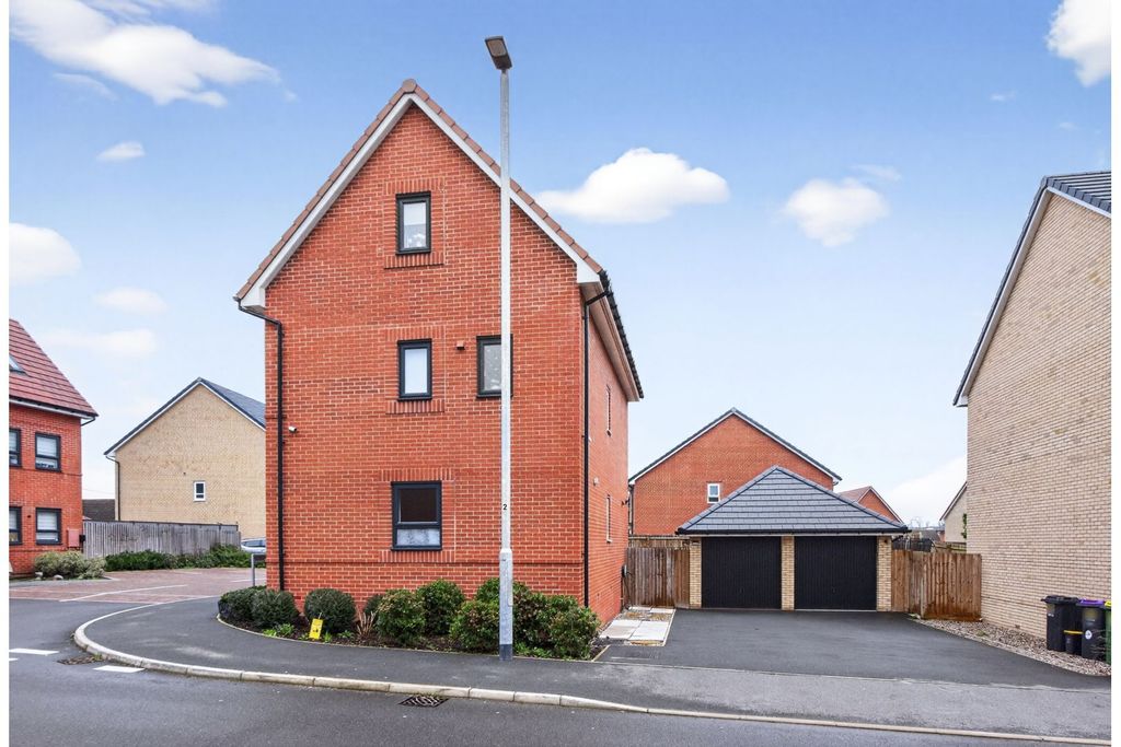 Property photo 3 of 21