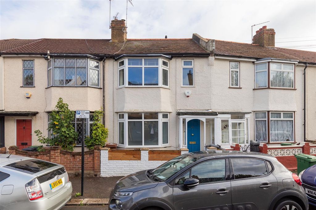 Property photo 1 of 31 Parkstone Road, E17