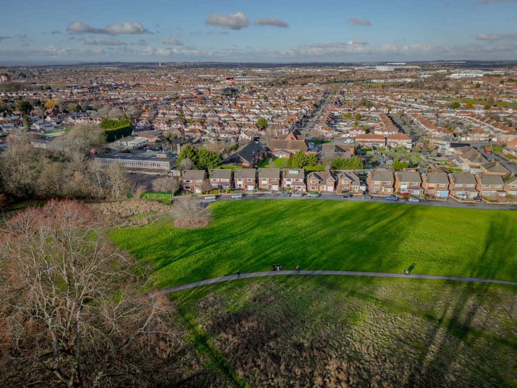 Property photo 2 of 35 4744814