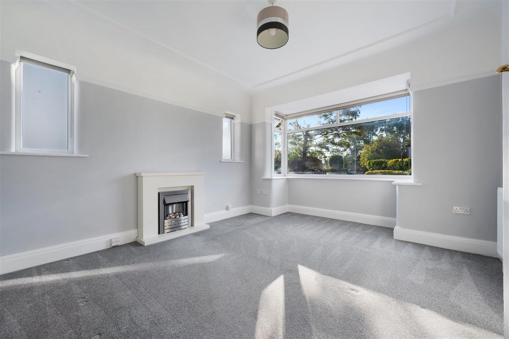 Property photo 2 of 27 Lounge