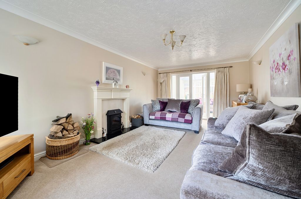 Property photo 2 of 14 Lounge