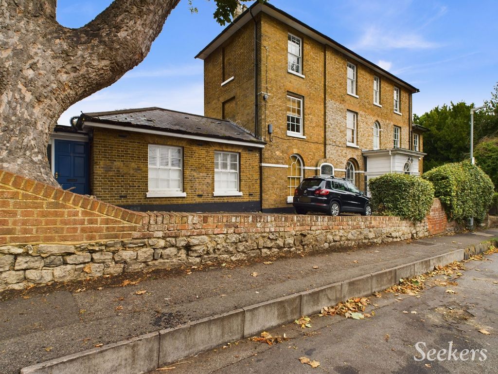 Property photo 3 of 10 Photo 3