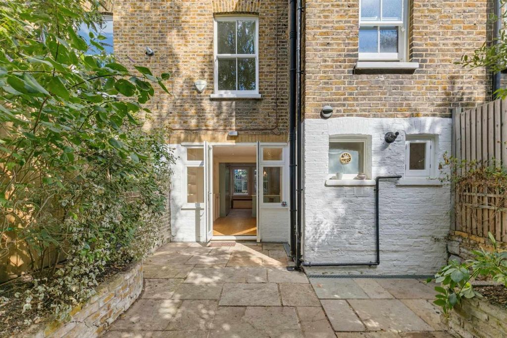 Property photo 2 of 24