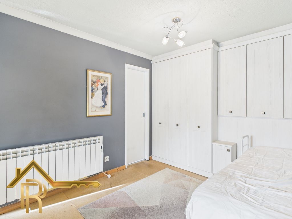 Property photo 3 of 11 Cam03016G0-Pr0043-Still001